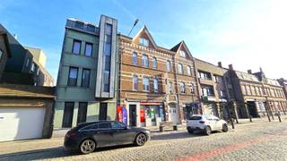 Immeuble de rapport, composé de 11 unités locatives (9 appartements, avec terrasses et 2 espaces commerciaux). L'immeuble offre un rendement net...