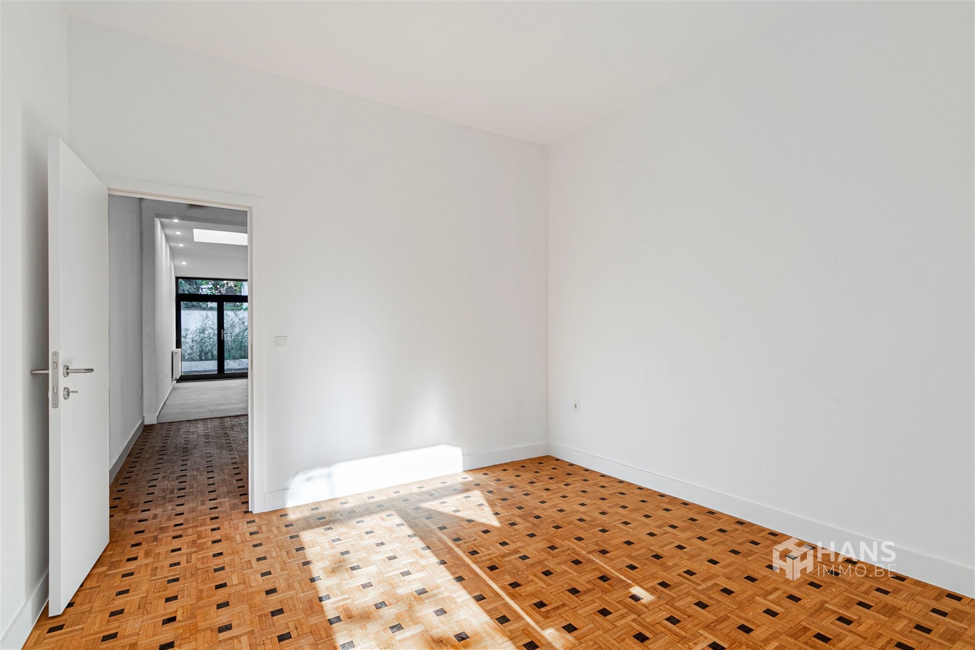 Gerenoveerd gelijkvloersappartement (62 m²) met 1 slaapkamer en buitenruimte (20 m²) in Berchem - foto 4