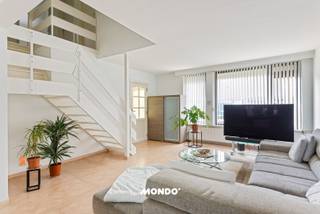 Op zoek naar een instapklare woning op een rustige locatie? Deze charmante en goed onderhouden woning combineert ruimte, licht en gezelligheid op...