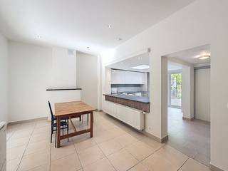 Deze woning in de Steenakker is de ideale plek voor wie op zoek is naar ruimte en comfort in Gent. Het huis is onlangs volledig onder handen...