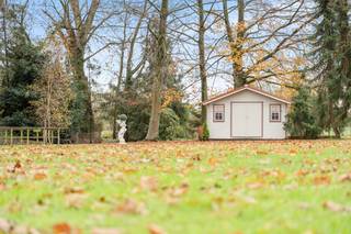 Te koop: goed onderhouden gesloten woning in Lebbeke, gelegen in de Lange Weversstraat, op korte afstand van scholen, openbaar vervoer en...