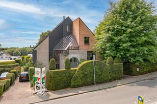 Deze eigendom heeft een schitterende residentiële ligging: op wandel -en fietsafstand van RC (kleuter - lagere en middelbare school,...