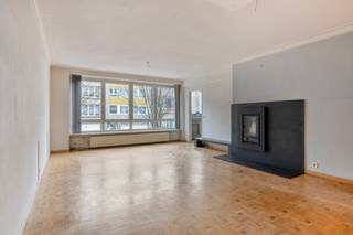 Ruim appartement met twee slaapkamers en zonnig terras nabij het RivierenhofIndeling:Dit te moderniseren appartement is gelegen op de eerste...