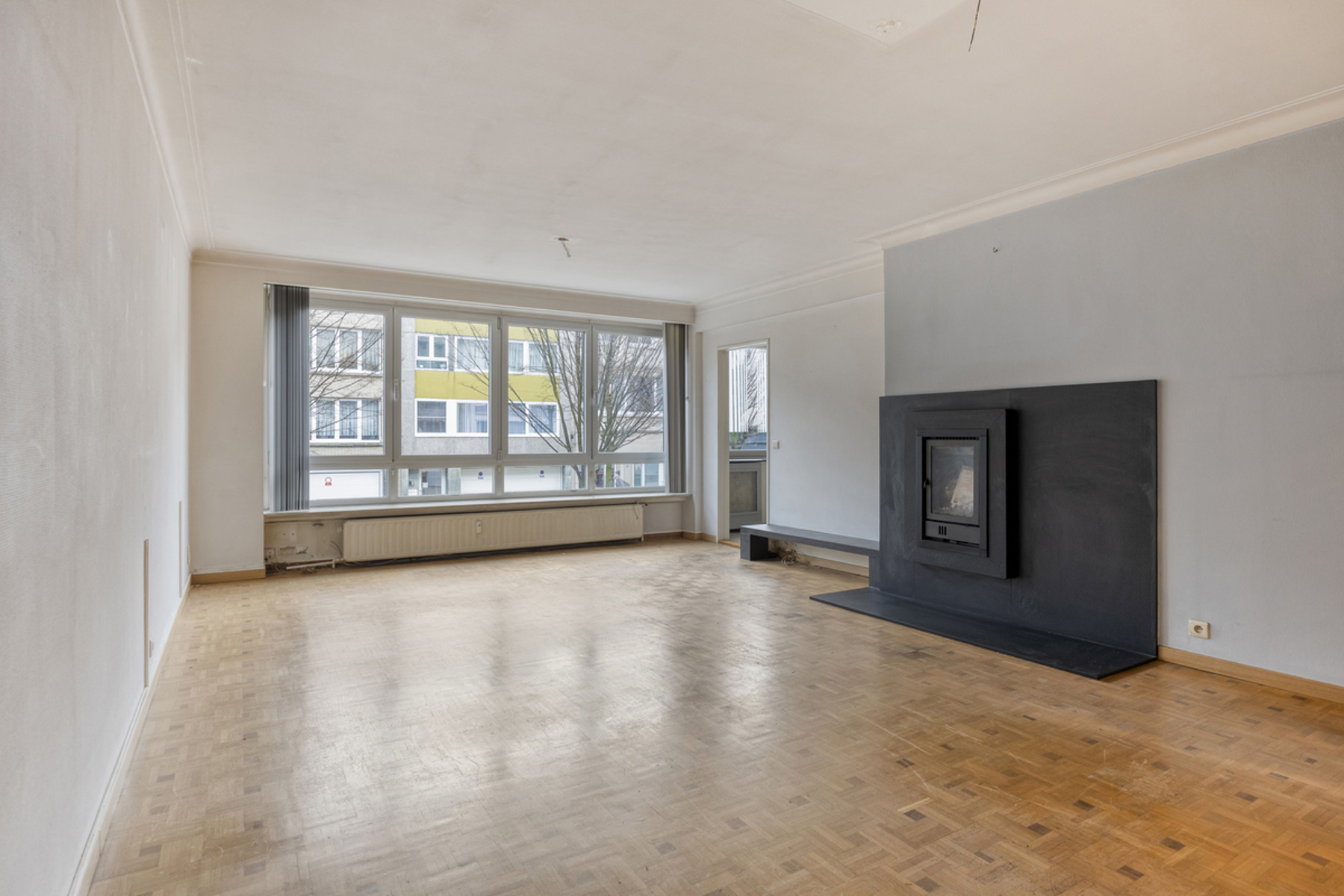 Ruim en lichtrijk appartement met 2 slaapkamers. - foto 3