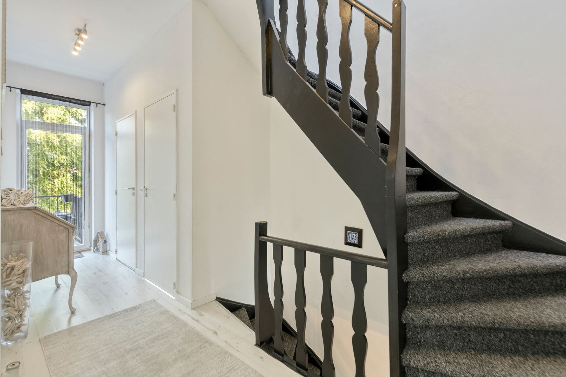 Instapklare bel-etage met 3 slpk, garage en tuin - foto 4