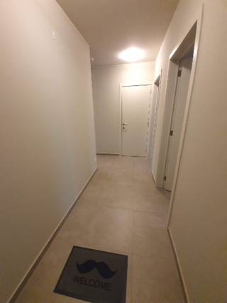  * INSTAPKLAAR gelijkvloers recent appartement met privé inkom, volledig opgeschilderd, BEN 24-norm (“Bijna-EnergieNeutraal!”) zeer laag  ...