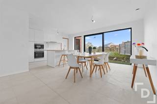 Lot 5 is de meest rechts gelegen woning van het project, deze woning is een gesloten woning maar beschikt over een autostaanplaats en ook...