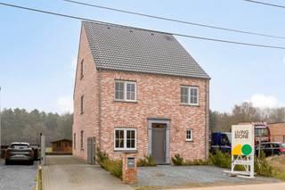 Op een centrale en vlot bereikbare ligging in Scherpenheuvel, aan de Tiensestraat 161A, vinden we deze moderne en perfect onderhouden woning uit...