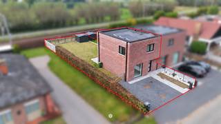 <p><span>WAASMUNSTER </span><span>- Ben je op zoek naar een energiezuinige nieuwbouw woning in een rustige straat? Dan is dit jouw kans!</span></p><p><span> </span></p><p><span>Enkele troeven op een rij:</span></p><ul><li><span>Engergiezuinig wonen</span><span> dankzij een geothermische warmtepomp, zonnepanelen en doorgedreven isolatie - </span><span>E-Peil < 20 - EPC 4</span></li><li><span>Instapklaar - </span><span>de volledige woning is geschilderd en voorzien van verlichting</span></li><li><span>R</span><span>ustige ligging</span><span> vlakbij de N70</span></li><li><span>Vloerverwarming</span><span> doorheen de volledige woning</span></li><li><span>Oprit met parking voor 2 wagens.</span></li></ul><p><span> </span></p><p><span>De indeling is als volgt:</span></p><p><span>Via de inkomhal met trap en gastentoilet kom je in de </span><span>lichtrijke leefruimte</span><span> met open keuken. </span></p><p><span>Dankzij de grote raampartijen geniet je hier van veel natuurlijk licht.</span></p><p><span><br />De </span><span>volledig uitgeruste keuken</span><span> beschikt over een kookvuur, dampkap, oven, vaatwasser, koelkast en diepvriezer. </span></p><p><span>Aansluitend bevindt zich een ruime berging/wasplaats. </span></p><p><span> </span></p><p><span>De </span><span>tuin rondom de woning</span><span> beschikt over een ruim terras en een oprit met plaats voor twee wagens. Tuinhuis (3x3) is voorzien.</span></p><p><span>De tuin is aan de zijkant van de woning toegankelijk via een poort.</span></p><p><span> </span></p><p><span>Op de eerste verdieping zijn er </span><span>drie slaapkamers</span><span> en een moderne badkamer met </span><span>inloopdouche en lavabomeubel</span><span>. </span></p><p><span>Verder is er ook een apart toilet in de nachthal.</span></p><p><span> </span></p><p><span>De woning is onmiddellijk </span><span>beschikbaar</span><span>.</span></p><p><span>Huurprijs</span><span>: 1.350 Euro</span></p><p><span>EPC</span><span>: 4</span></p><p><span> </span></p><p><span>Interesse in deze mooie woning? Vraag dan snel je bezoek aan via onze website!</span></p><p><span> </span></p><p><span> </span></p>