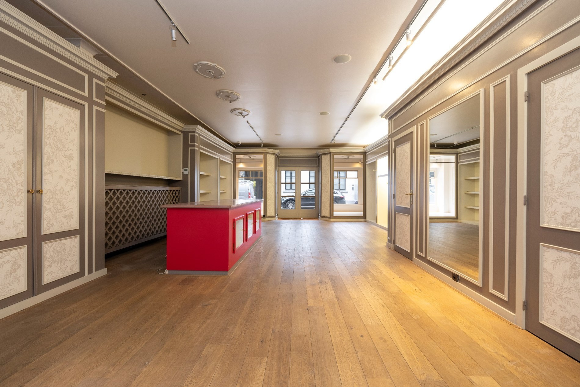 Ideaal gelegen handelspand van +-106m² met kelder en extra bureauruimte in de Aldestraat te Hasselt. - foto 5
