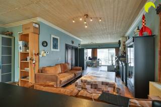 <p><span>Op zoek naar een rustig gelegen woning in Hemiksem?</span></p><p><span>Dan is deze half-open bel-étage met groot magazijn en garage, die mits renovatie een echt pareltje kan worden, de ideale woning voor u! </span></p><p><span> </span></p><p><span>Onderaan de woning bevindt zich het magazijn met toegang tot de tuin, naast de woning is er een grote garage. </span></p><p><span>Via de hal op het gelijkvloers komt u terecht op de eerste verdieping waar de lichtrijke woon-en eetkamer en de ruime, open keuken zich bevinden.</span></p><p><span>Vanuit de keuken is er toegang tot een grote veranda met ruim terras en trap naar de zonnige tuin.</span></p><p><span>Op de tweede verdieping zijn er 2 zeer ruime slaapkamers en een badkamer met bad, lavabo en toilet.</span></p><p><span> </span></p><p><span>Graag som ik voor u nog even de troeven van deze half-open bél-etage op:</span></p><p><span> </span></p><p><span>·Rustig gelegen ruime woning </span></p><p><span>·Garage + grote, zonnige tuin, magazijn</span></p><p><span>·In de nabijheid van scholen</span></p><p><span> </span></p><p><span> </span></p><p><span>EPC 558 kWh/m² jaar - renovatieverplichting binnen de 6 jaar</span></p><p><span>P-score (perceelscore): A</span></p><p><span>G-score (gebouwscore): A</span></p><p><span> </span></p><p><span>Voor een bezoek ter plaatse kan u ons contacteren op het nummer 03 449 42 41 of mail ons via hallo@habicom.be.</span></p><p><span>Benieuwd naar de waarde van jouw woning?  Check het gratis op <span>www.watismijnhuiswaard.be</span></span></p><p><span> </span></p>