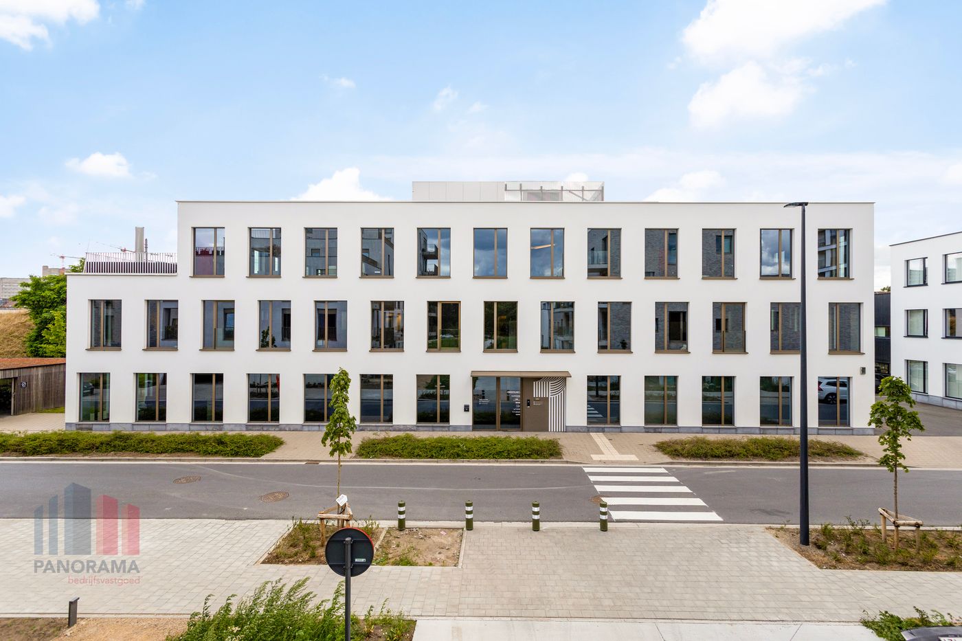 Instapklaar & modern kantoor vanaf 800 tot 2.061 m² op toplocatie in Gent nabij het water - foto 4