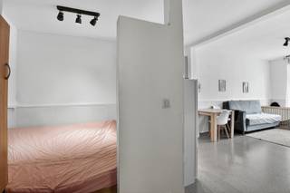 <p><span>Cet immeuble de rapport est situé à proximité du centre de Courtrai.</span></p><p><span> </span></p><p><span>Au rez-de-chaussée se trouvent deux studios spac's et, à l'étage, un appartement de deux chambres.</span></p><p><span>Installation électrique conforme, label EPC C.</span></p><p><span>L'ensemble est loué et offre un beau rendement.</span></p>