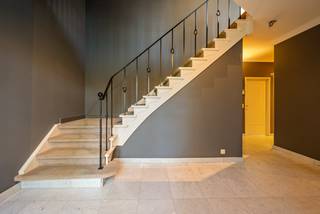 If you wish to schedule a visit, please request a visit via www.hillewaere.be through the red button.Luxurious and spacious villa with swimming pool...