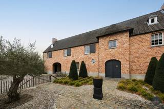 Ontdek deze uitzonderlijke villa in een groene en residentiële buurt in Itegem, op wandelafstand van kasteel La Garenne. Deze luxueuze...