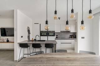 Dit appartement werd in 2022 volledig gestript en van nul af opnieuw opgebouwd met duurzame materialen en een hoogwaardige afwerking. Dankzij...