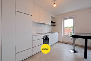 Investeringsvastgoed (gerenoveerd in 2024) omvat 2 afzonderlijk te verhuren appartementen samen 145m²! - huuropbrengst 1500 €/maand!<br />- appartement op de 3e verdieping (99 m²): met ruime leefruimte, open keuken, 3 slaapkamers, badkamer, berging en afzonderlijk toilet + 2 terrassen.<br />- appartement op de 4e verdieping (46 m²): met leefruimte, open keuken, 1 slaapkamer, badkamer en afzonderlijk toilet.<br />Er zijn 2 ruime kelderbergingen inbegrepen + een gemeenschappelijke buiten fietsenberging. Mogelijkheid tot aankoop van een afgesloten garagebox .<br />EPC: 173kwh/m UC:2167780 (Ref. NI23516)