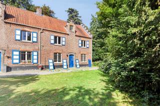 Te midden van het groen, op een prachtig kasteeldomein in Hansbeke, bevindt zich deze charmante hovenierswoning. Een unieke woonplek waar rust,...