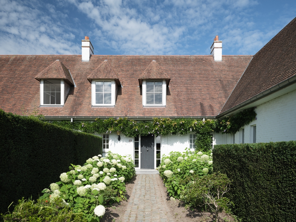 Bijzonder ruime (385 m²) en instapklare villa rustig gelegen in Astene - photo 2