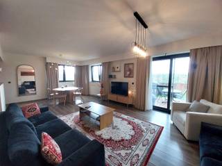<p><span><strong>Vraag uw bezoek aan via info@optimusvastgoed.be!</strong></span><br /><span><strong>TE HUUR: Appartement met 4 slaapkamers te Heusden-Zolder!</strong></span><br /><span>Dit appartement is gelegen op de eerste verdieping in een gezellig complex op de mijnsite van Zolder! Het appartement is toegankelijk met de lift of de trap. U komt binnen in een ruime inkomhal met inbouwkasten en apart toilet. De ruime woonkamer met halfopen keuken is verbonden met het terras wat uitzicht biedt op de gemeenschappelijke tuin. De keuken is voorzien van voldoende kasten en er is een vaatwasser, keramisch fornuis met oven en een vrijstaande koelkast. Aansluitend met de keuken is er een ruime berging/wasplaats, dewelke tevens toegang biedt tot de nachthal. Via de nachthal komt u bij de 4 slaapkamers, badkamer met 2 wastafels, toilet en douche in het bad. In de nachthal is tevens nog een ruime berging. Ondergronds is er een autostaanplaats voorzien bij het appartement en er is voldoende vrije parkeerruimte voorzien. Het appartement ligt op wandelafstand van dagelijkse boodschappen, het cultureel centrum van Heusden-Zolder, op enkele minuten rijden van het commercieel centrum van Heusden. </span><br /><span><strong>Ligging:</strong></span><br /><span>Gunstige ligging vlakbij het commercieel centrum van Heusden met een vlotte bereikbaarheid vanuit Heusden, Zolder en Houthalen. Openbaar vervoer vlakbij.</span><br /><span><strong>Indeling:</strong></span><br /><span>- Verdieping: inkomhal met inbouwkast en gastentoilet, ruime woonkamer met halfopen keuken (koelkast, keramisch fornuis met oven en vaatwasser), berging/wasplaats, nachthal, 4 slaapkamers waarvan één momenteel ingericht als dressing, badkamer met douche in bad, 2 wastafels en toilet, berging.</span><br /><span>- Ondergronds: autostaanplaats</span><br /><span><strong>Troeven:</strong></span><br /><span>- Gunstig EPC!</span><br /><span>- 4 slaapkamers!</span><br /><span>- Gunstige ligging!</span><br /><span>- Ondergrondse autostaanplaats!</span><br /><span><strong>EPC A met certificaatnummer 20260413-0003846100-RES-1.</strong></span><br /><span><strong>Gemeenschappelijke kosten inbegrepen in de huurprijs. </strong></span><br /><span><strong>Beschikbaar vanaf 01.06.2026.</strong></span></p>