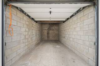 Ces 5 garages (n° 7, 9, 10, 11 et 12) représentent un investissement stable et sans souci. Tous les garages sont actuellement loués et présentent...