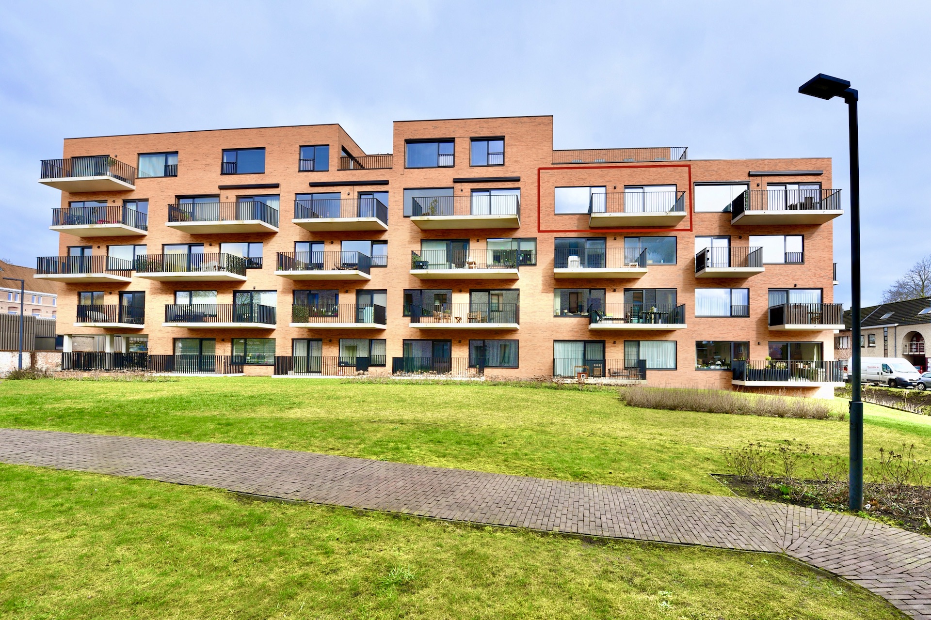 Nieuwbouw app met terras, garage, 2 slpk, berging voor 315.000 EUR - foto 1