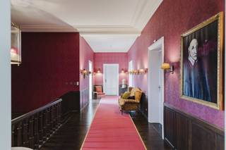 Op zoek naar een kantoor met karakter en prestige?Dit royale en statige kantoor van ca. 200 m², gelegen op de tweede verdieping van het...