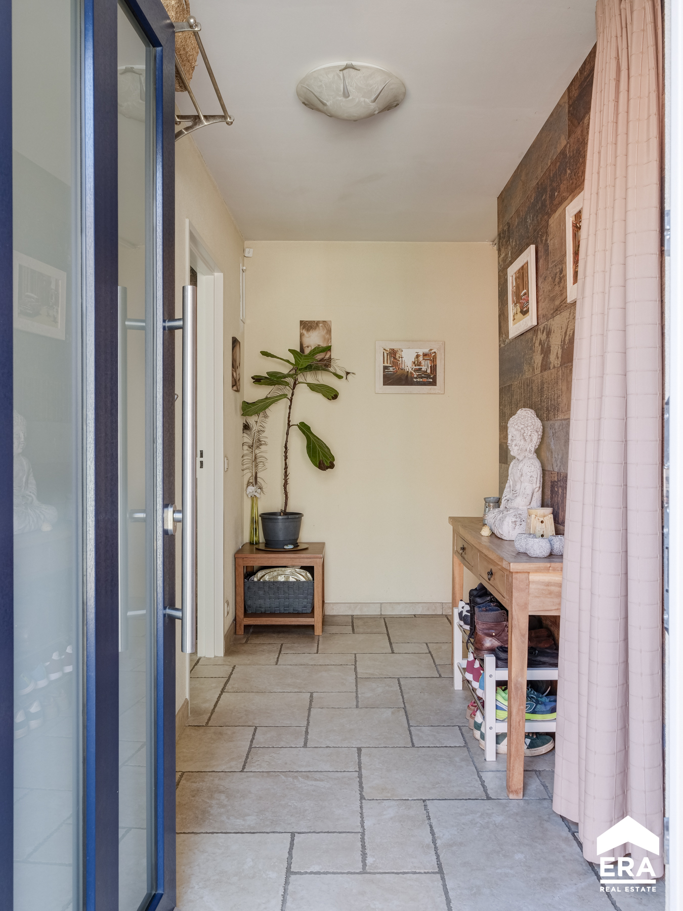 Gerenoveerde gezinswoning met praktijkruimte en zwembad - foto 3