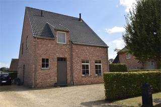 Mooi, ruim perceel bouwgrond voor het bouwen van een open bebouwing.<br /><br />Lot 3 : Opp. : +/- 726m² Prijs grond : € 193.000<br /><br />FORMULE WATER- EN WINDDICHT:<br />- Ruwbouwwerken<br />- Timmerwerken<br />- PVC ramen met beglazing kw 1.0<br />- Dak- & zinkwerken<br />_________________<br />= € 247.253 excl. btw<br /><br />OPTIE AFWERKING:<br />- Elektriciteit en ventilatie<br />- Chape -en vloerisolatie<br />- Pleisterwerken<br />- Sanitaire werken ( HW toestellen = € 4.000 excl. btw )<br />- Warmtepomp lucht/water ( Viessmann )<br />- Bevloering ( HW vloer : 35€/m² HW plinten : 12.50€/lm HW wandtegels : 25€/m² )<br />- Keukeninstallatie ( HW = € 8.000 excl. btw)<br />- Binnen schrijnwerk<br />- Voegwerken<br />- Blowerdoortest<br />- Zonnepanelen 8st. ( 435 Wp )<br />_________________<br />= € 111.084 excl.btw<br /><br />WIJ BOUWEN OOK A LA CARTE<br />Opties zijn mogelijk tot net voor " Normale Bewoonbaarheid" (volgens aannemingsovereenkomst)<br />Informeer naar onze interessante HUISRUIL-FORMULE<br /><br />zie ook : WWW.SPEYBROECK.BE<br />Bel 0473 300 700 of GRATIS 0800 15 700