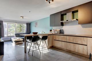 Ruim, lichtrijk, instapklaar appartement van ca. 100m² (ca. 80m² bewoonbaar + ca. 12m² terras) met 2 slaapkamers, gezellig terras met zitruimte aan...