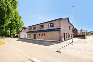 Stijlvol wonen in As: ruime, instapklare woning met tuin en garageOp zoek naar ruimte, licht en comfort op een centrale ligging? Deze charmante...