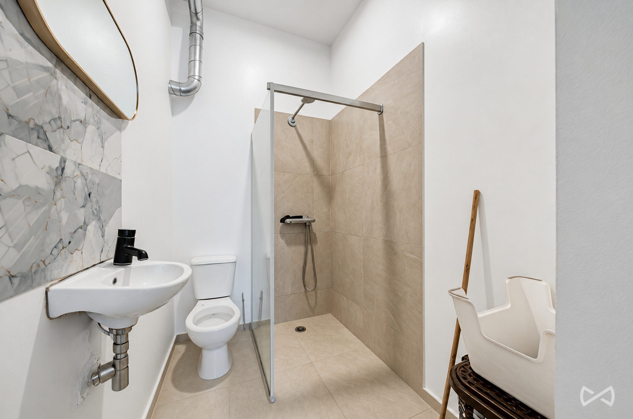 Charmant appartement met 2 slaapkamers en balkon - foto 4