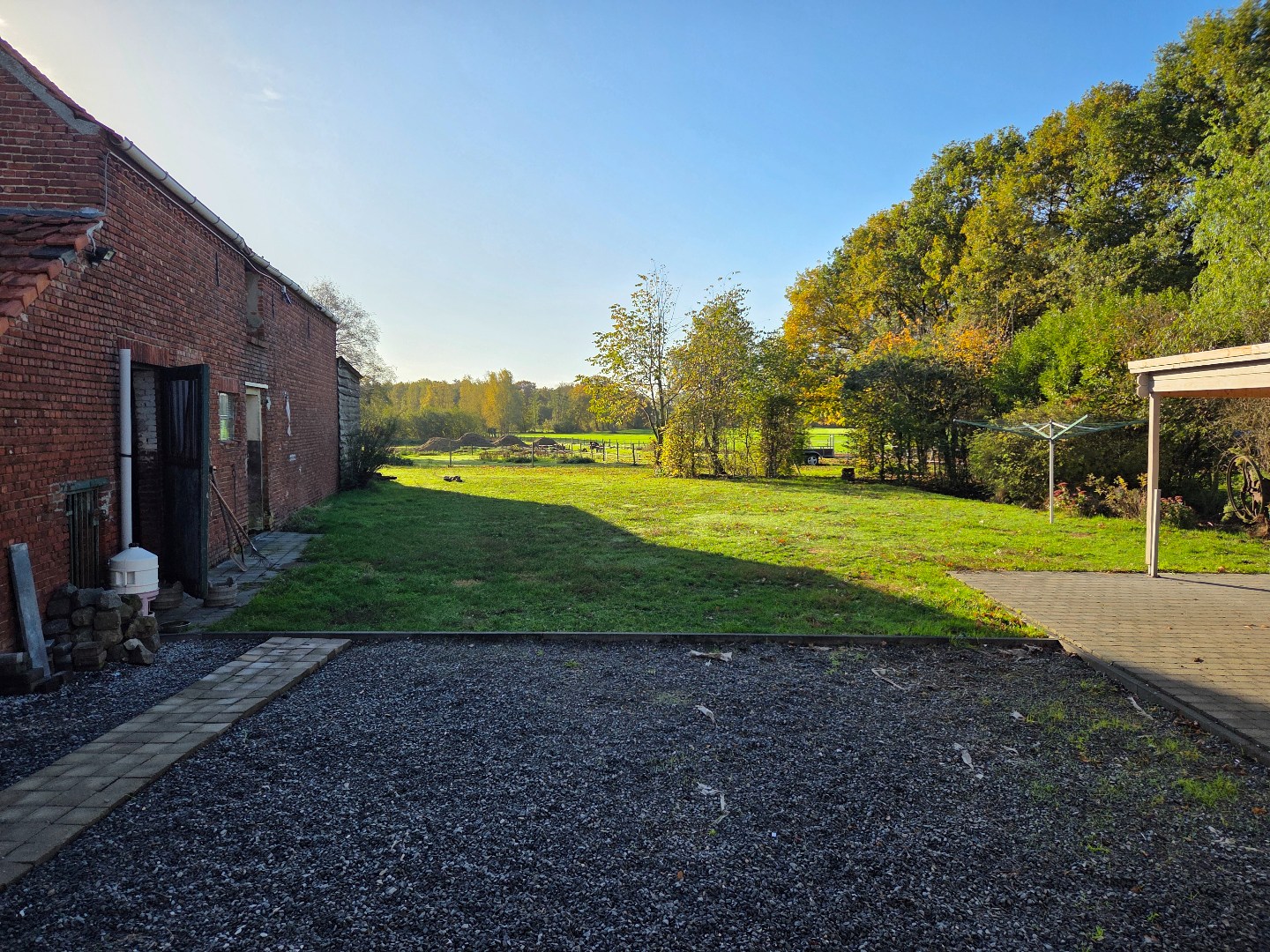 Woning met 3 slpks, schuur met 3 stallen en weiland op 2.288 m² nabij Geel-centrum ! - foto 4