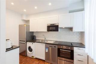 Mooi appartement met 1 slaapkamer en 1 badkamer, MEUBILAIR, ideaalgelegen op een steenworp afstand van de Louizalaan, vlakbij restaurants, bioscopen,...