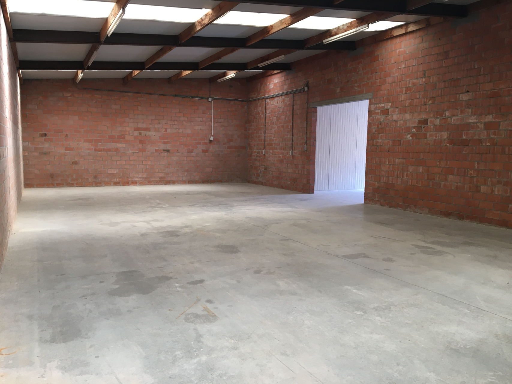 Een magazijn voor opslag in het centrum van Sinaai! - foto 2