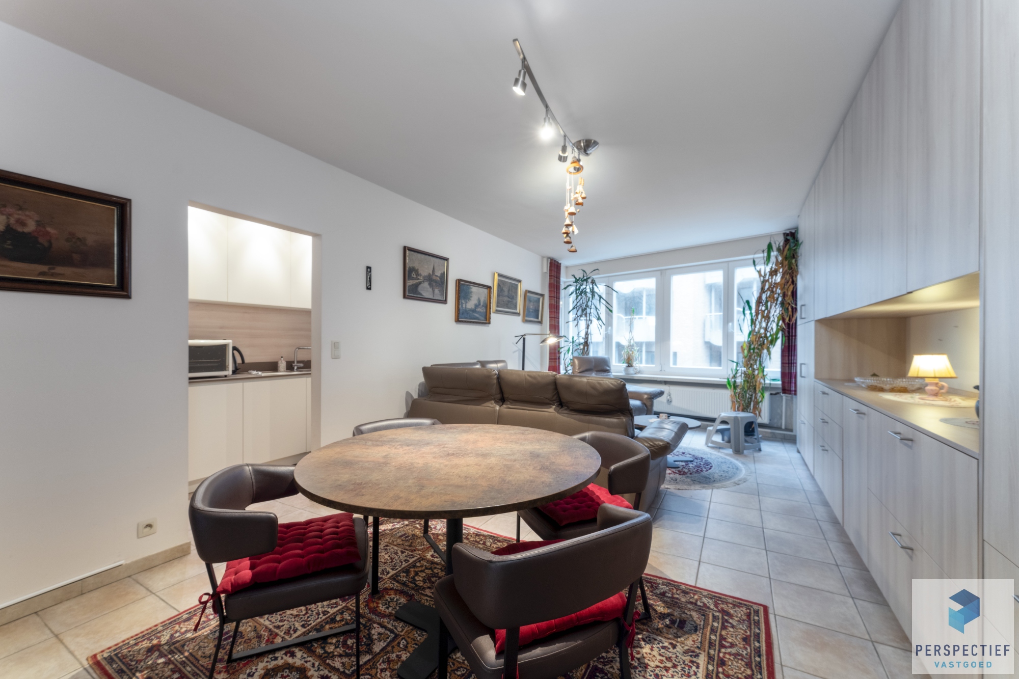 IN OPTIE NA 2 WEKEN - COMPROMIS IN OPMAAK! | Goed gelegen ruim vernieuwd 2 slaapkamer appartement met grote berging en autostaanplaats - foto 4