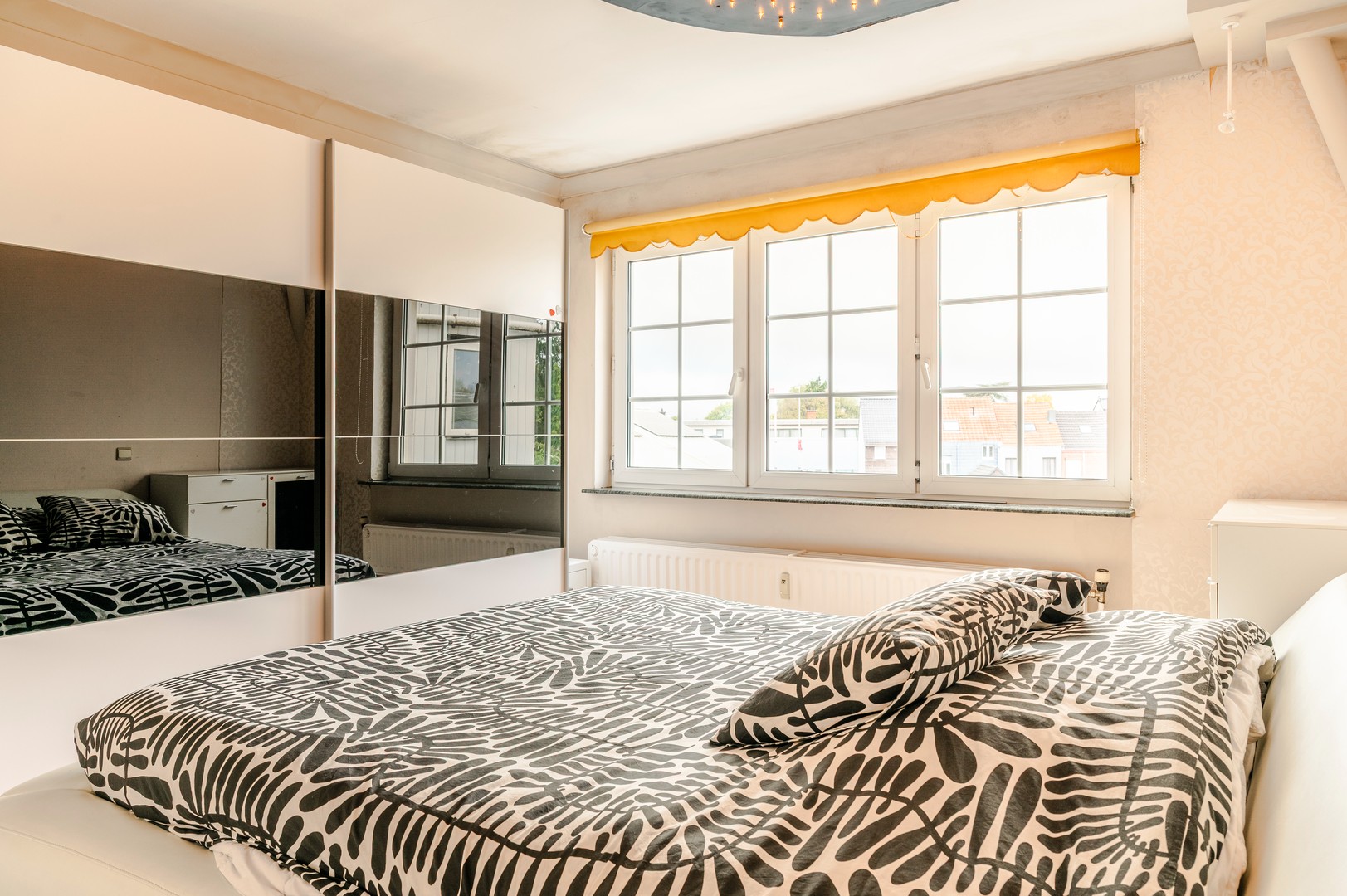 Op te frissen appartement met 2 slaapkamers te Sint-Niklaas. - foto 3