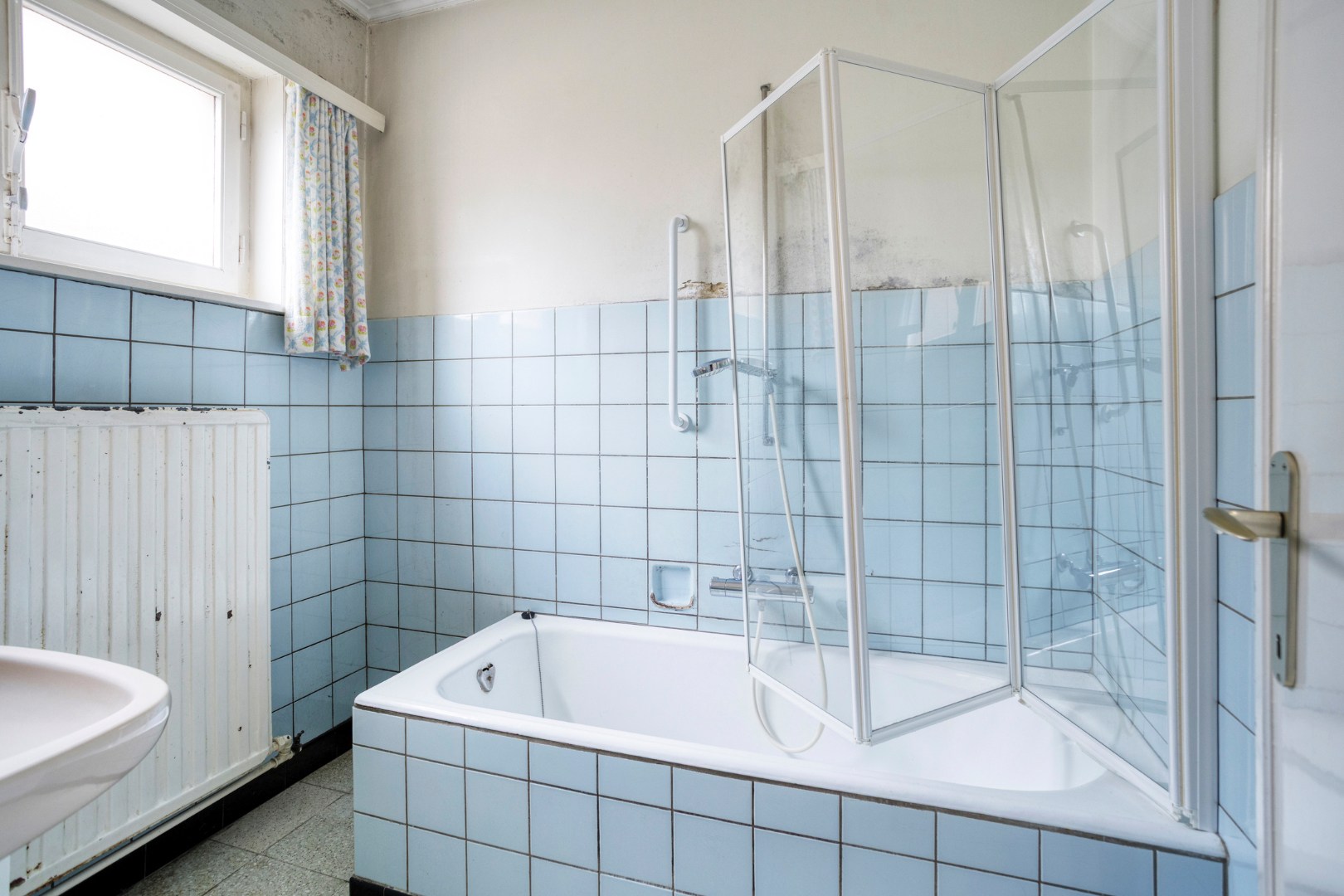 Te renoveren gezinswoning met 4 slpk. en een gezellige stadstuin in het centrum van Geel - foto 5