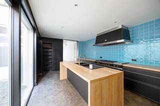 In de charmante Plankenbergstraat in Deurne ontdek je deze unieke woning die authenticiteit en modern comfort perfect combineert. Met maar liefst...