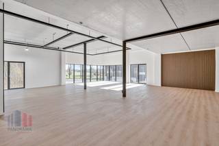 Unieke nieuwbouwontwikkeling te huur, bestaande uit een kantoorruimte gecombineerd met magazijn/showroom met een totale oppervlakte van 901 m²...