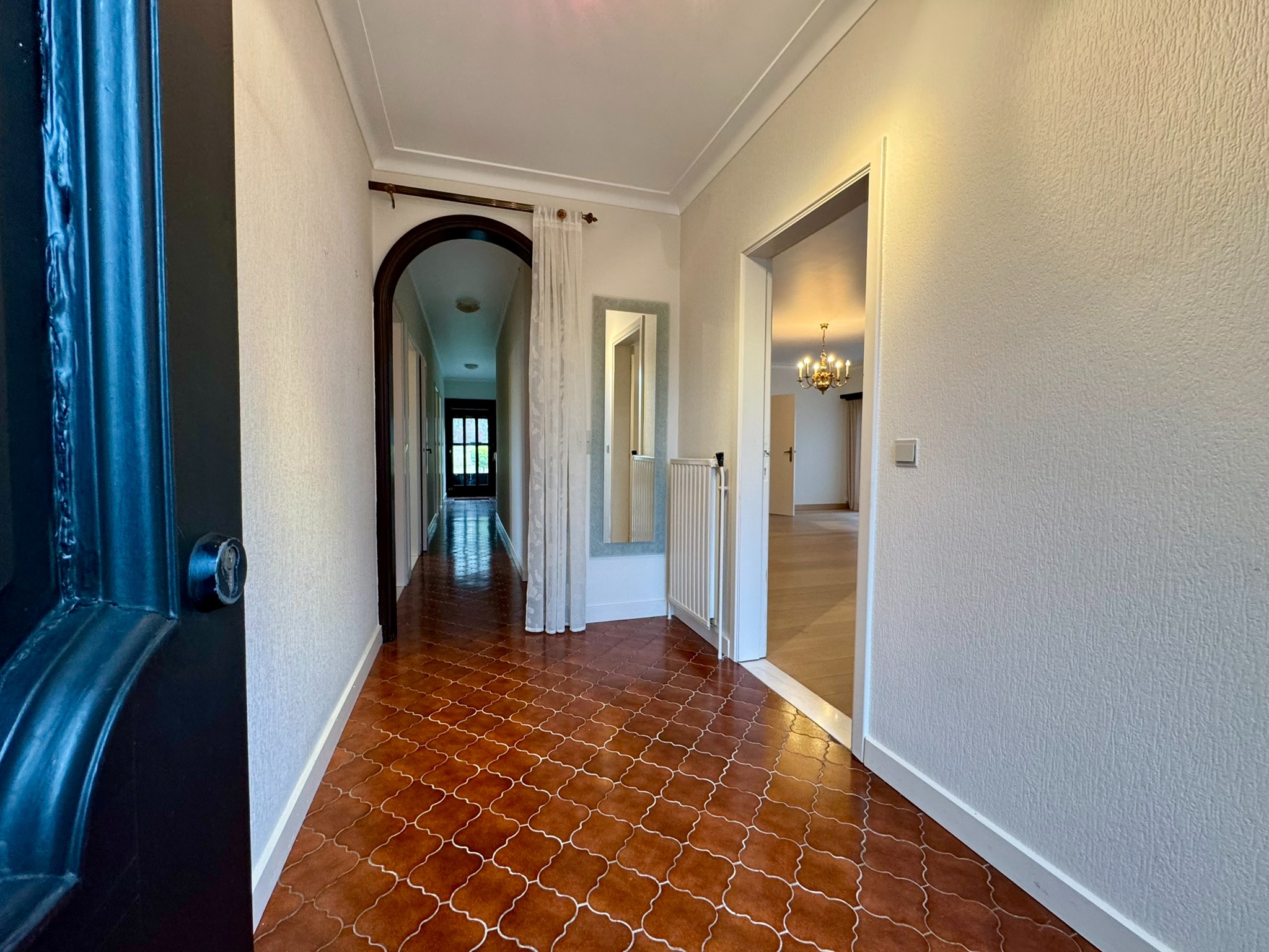 Vrijstaande woning met 3 slaapkamers en prachtige tuin - foto 3