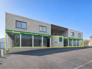 RUIME TOONZAAL van ca. 453 m², gelegen op een VLOT BEREIKBARE LOCATIE te Lierde. Dankzij de ROYALE OPPERVLAKTE en PRAKTISCHE INDELING leent dit...