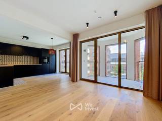 Tel : 0456 79 45 19 / E-mail : sophia.vanhove@weinvest.be<br /><br />
<p><span>We Invest biedt u met plezier dit prachtige appartement met één slaapkamer aan, gelegen in het Jaydon-gebouw van het Park Lane-project.<br /><br /></span></p>
<p><span>Het appartement bevindt zich op de 2e verdieping van een gebouw met lift en werd gebouwd in 2025. Het bestaat uit een inkomhal, een lichtrijke leefruimte met open ingerichte keuken, één slaapkamer, een badkamer, een apart toilet, een wasruimte en een aangenaam terras. Het appartement beschikt bovendien over een kelder.</span></p>
<p><span>Deze woning onderscheidt zich door de kwalitatieve voorzieningen en afwerking: twee zonnepanelen die helpen het energieverbruik te verminderen, elektrische zonwering, Philips Hue-verlichting waarmee u de kleuren kunt aanpassen, hoogwaardige gordijnen die inbegrepen zijn en hoogwaardige Siemens Studioline-toestellen.</span></p>
<p><span>Dankzij de ligging in het Park Lane-project zijn het openbaar vervoer en de belangrijkste invalswegen van de hoofdstad vlot bereikbaar.<br /><br /></span></p>
<p><span>Huurprijs: € 1.200</span><br /><span>Lasten: </span><span>€125 </span><span>(voorschot </span><span>voor </span><span>verwarming </span><span>en </span><span>onderhoud </span><span>van </span><span>de </span><span>gemeenschappelijke </span><span>delen)</span></p>
<p><span>EPC: A<br /><br /></span></p>
<p><span>Onmiddellijk beschikbaar. Minimale huurtermijn: 3 jaar.</span></p>
<p><span>Wacht niet te lang om een bezoek in te plannen!<br /><br /></span></p>
<p><span>Ontdek meer exclusieve panden op </span><span>www.weinvest.be</span><span>.</span></p>