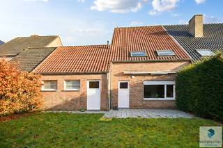 Deze verrassend ruime gezinswoning met grote tuin op 475m² is centraal gelegen, vlakbij het centrum van Assebroek. De bewoonbare oppervlakte...