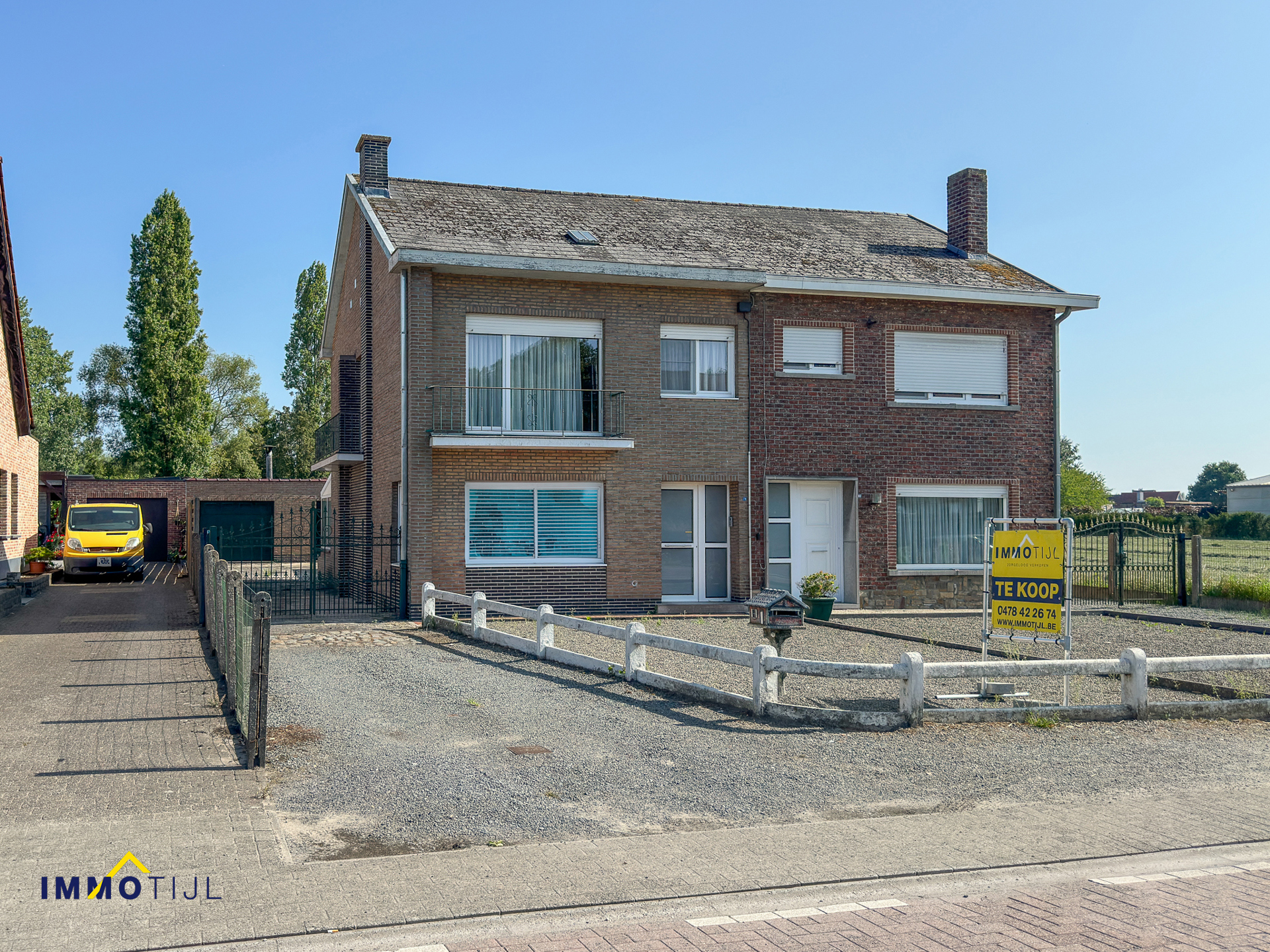 Halfopen bebouwing met drie slpks, garage en diepe tuin! - foto 1