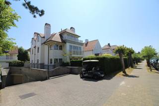 Closed garage box<br />Easily accessible<br />Level -1<br />Automatic tilting door<br />Power outlet in garage box