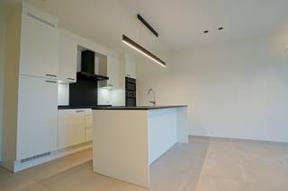 Ontdek dit prachtige nieuwbouwappartement, ideaal gelegen in het centrum van Beveren en toch in een rustige, groene omgeving. Hier geniet u van...