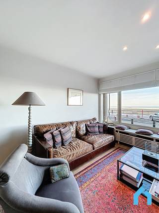 In Residentie "Ambassade", een gekend referentiepunt aan het Albertstrand, bieden wij u dit praktisch en rustig gelegen appartement aan. Hier...