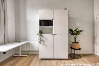 <span><span><strong>*Uniek investeringsvastgoed*</strong></span><br /><br />Aan de Stadsrand van de bruisende studentenstad Leuven namelijk op de hoek van de Naamsesteenweg met de Groenstraat kan je dit uniek opbrengstproject vinden. </span><span>Het pand is uiterst centraal gelegen, ideaal voor studenten zowel studerende in het centrum als de Campussen in Heverlee: Arenberg, UCLL, Sportkot... </span><span>Dit opbrengstpand </span><span>omvat 35 moderne entiteiten namelijk 31 kamers privatief sanitair en 4 studio's voorzien van al het nodige comfort en bemeubeling. </span><br /><br /><span>Alle entiteiten </span><span>kunnen indien gewenst voorzien worden van een verhuring.</span><span> Nettorendement 3,5%. Oplevering verbouwing start academiejaar 2024-2025.</span><br /><br /><span><strong>Wens je meer informatie? Dat kan ! Contacteer onze Expert Investeringsvastgoed: Jacky 0495 53 46 49 of jacky@connect-immo.be</strong></span><br /><br /><span>EPB Startverklaring!</span><br /><span>wg, gdv, gvkr, gvv</span>