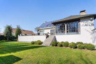 Ruime villa gelegen in een rustige residentiële wijk in Oostduinkerke-Dorp, met een grote zuidwest georiënteerde tuin (totale oppervlakte: 1.774...